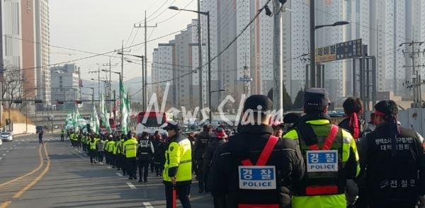 22일 철거민 연합 주최 계수·범박 철거민 생존권쟁취 투쟁 결의 대회가 열리고 있다.사진=김동길 기자