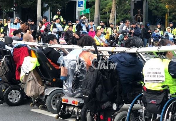 장애인들이 진짜 등급제 진짜 폐지를 주장하고 있다. 사진=뉴스클레임DB