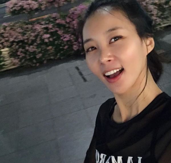 생기발랄한 모습의 김정민 모습. 김정민 인스타그램