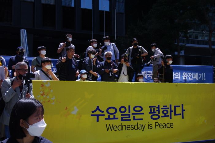 13일 서울 종로구 일본대사관 앞에서 열린 일본군성노예제 문제해결을 위한 1439차 정기 수요시위. 정의기억연대 제공