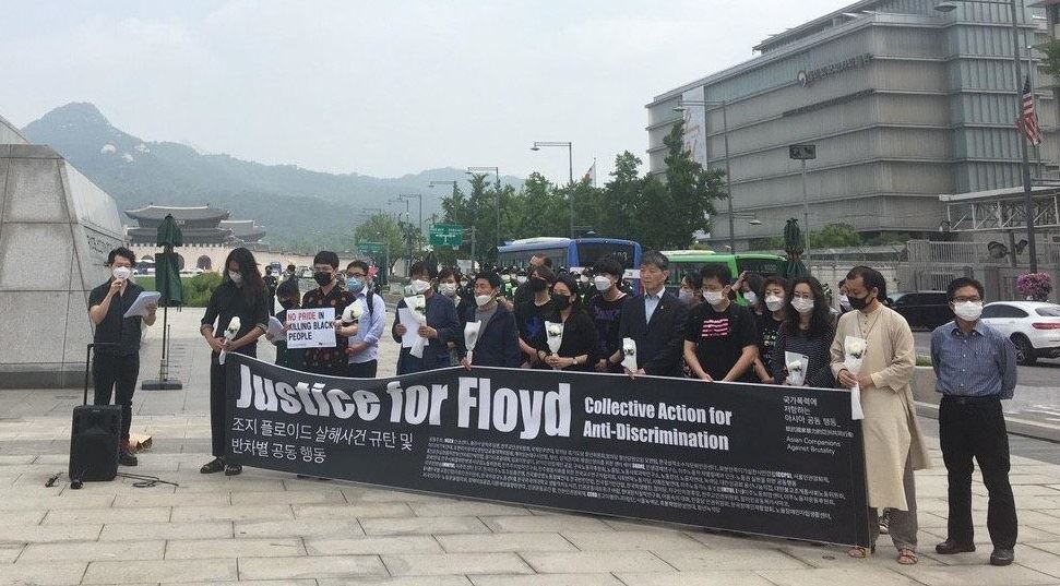 국가폭력에 대항하는 아시아 공동행동 활동가들이 5일 오전 서울 광화문 광장에서 조지 플로이드 살해사건 규탄 및 반차별 공동행동 기자회견을 열었다.