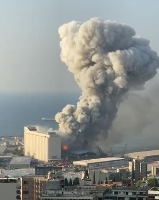 레바논 수도 베이루트 항구에서 대규모 폭발이 발생했다. 영상 속 사진 캡처