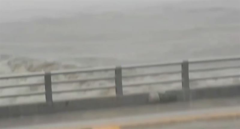 26일 오후 태풍 ‘바비’가 북상한 진도 앞바다 모습. 영상 속 사진 캡처