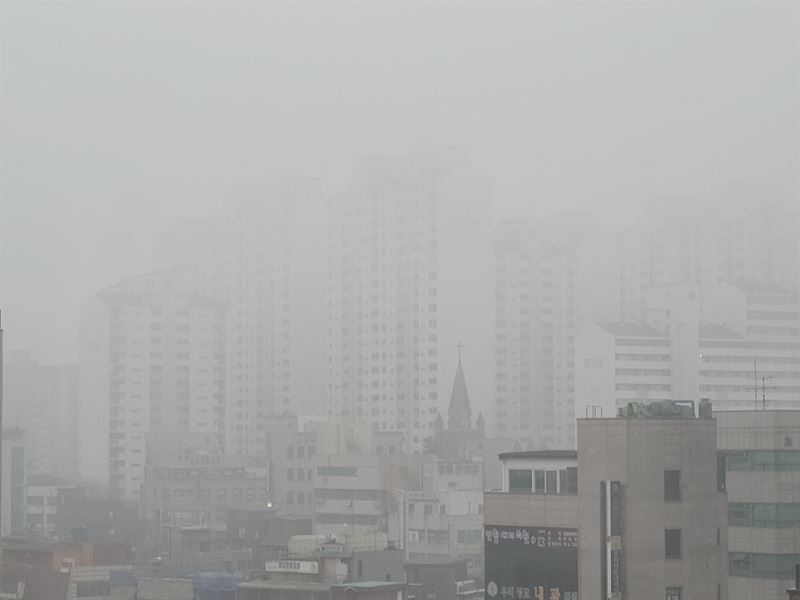 7일 아침 안개가 자욱한 서울 지역의 모습.사진=김옥해 기자