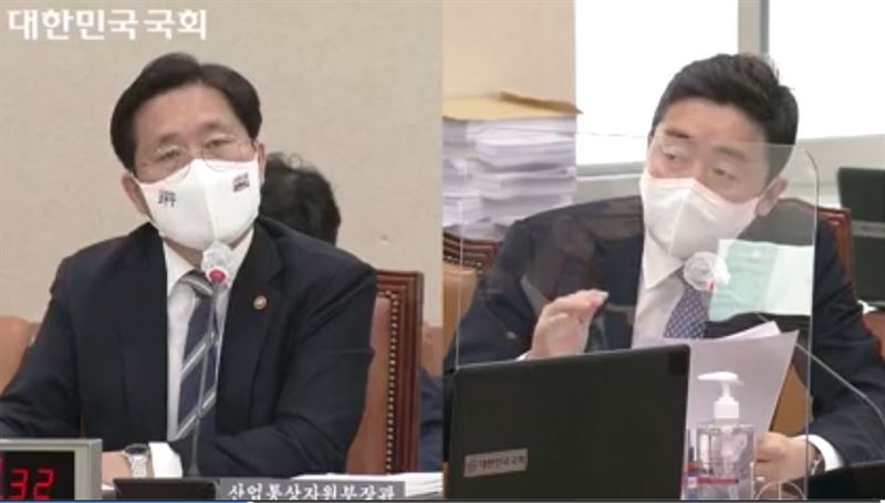 8일 성윤모 산업통상자원부 장관과 강훈식 더불어민주당 국회의원(충남 아산시을). 국회 영상회의록시스템 캡처
