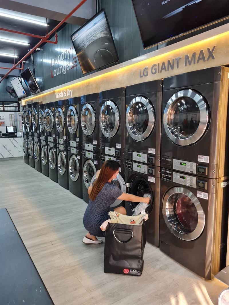 LG전자 필리핀 마닐라 소재 '스마트 론드리 라운지'에 상업용 세탁기·건조기 공급. LG전자 사진제공