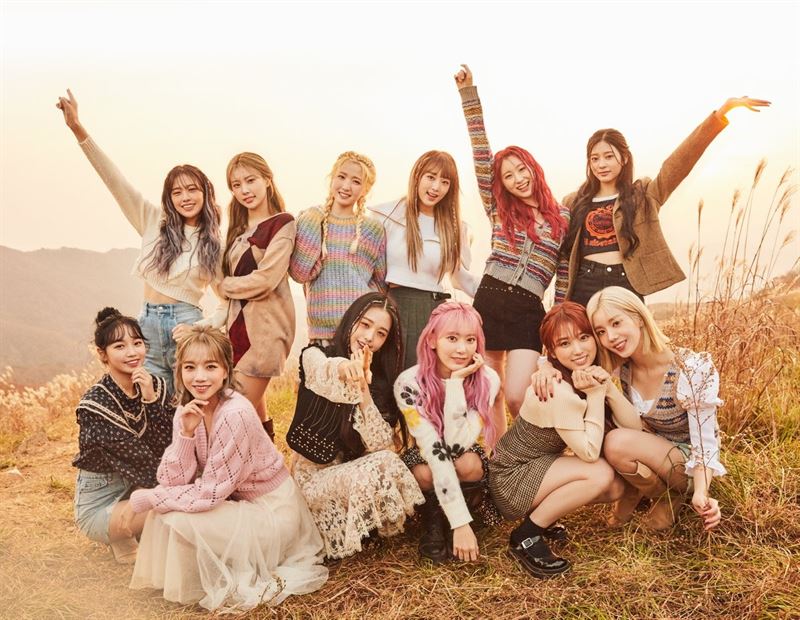 사진=아이즈원 공식 SNS