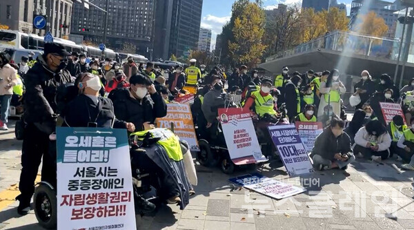 12일 장애인 이동권 보장 및 서울시 장애인권리예산 쟁취 결의대회. 사진=박명규 기자