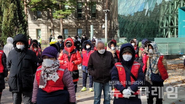 22일 서울시청 앞 노량진수산시장 시민대책위원회 모습. 사진=김동길 기자