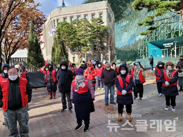 22일 서울시청 앞 노량진수산시장 시민대책위원회 모습. 사진=김동길 기자