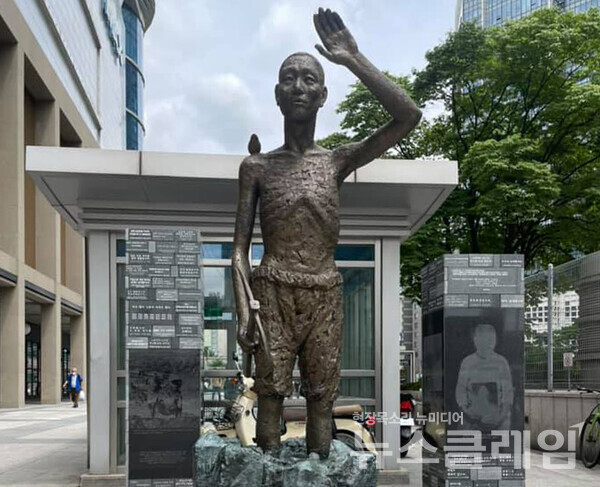 서울 용산역 광장에 세워진 '강제징용노동자상'