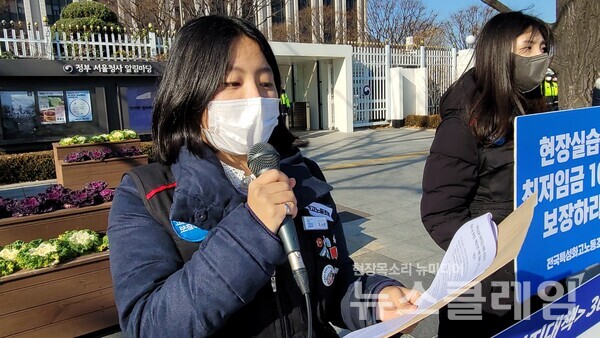 8일 오전 정부서울청사 앞에서 진행된 ‘제2의 故 홍정운’ 재발 방지 대책 3000인 서명 기자회견. 사진=김동길 기자