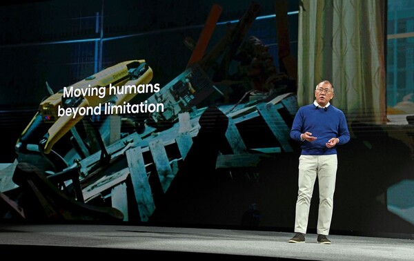 CES 2022서 발표하는 정의선 현대차그룹 회장. 현대차 제공