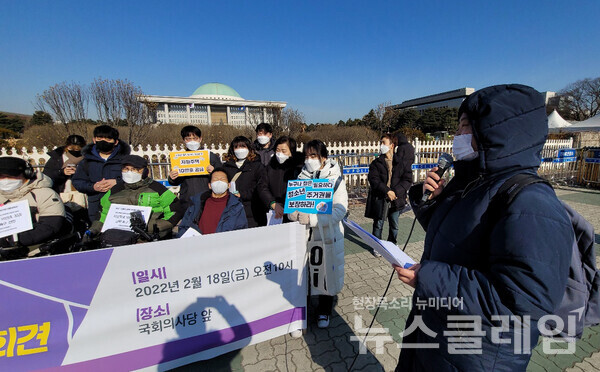 18일 오전 서울 여의도 국회 앞 ‘대통령후보 지원주택10만호 공약 촉구 1960인 선언 기자회견’. 사진=김동길 기자