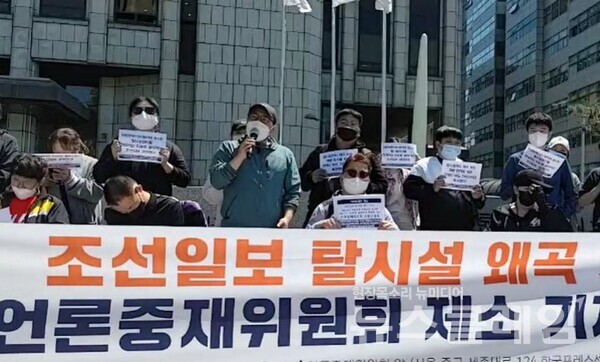 투쟁 발언에 나선 정민구 장애와인권발바닥행동 활동가. 사진=김동길 기자