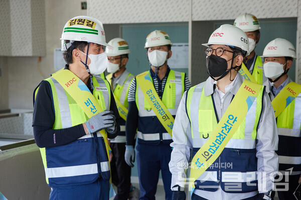 최익훈 HDC현대산업개발 대표가 7일 전 현장 안전점검을 실시했다. 사진=HDC현대산업개발