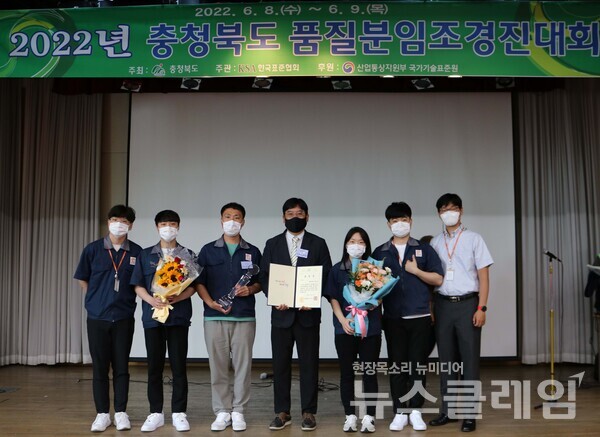 대웅제약이 2022년 충청북도 품질분임조 경진대회에서 스마트공장 부문 최우수상과 생산혁신 부문 충청북도지사 표창을 수상했다고 15일 밝혔다. 사진=대웅제약