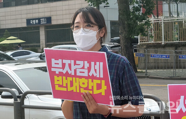22일 오전 서울 용산 대통령 집무실 앞에서 열린 윤석열 정부 규탄 주거단체 공동 기자회견. 사진=김성훈 기자
