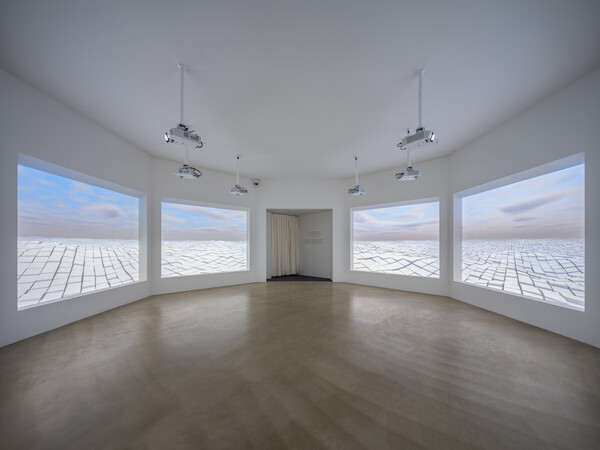 이배경, '머물 수 없는 공간', 2022, 6채널 3D 애니메이션, 컬러, 사운드, 15분, 루프