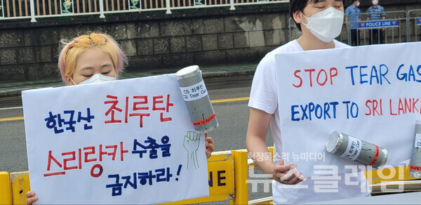 3일 오전 서울 용산 국방부 앞에서 열린 ‘한국산 최루탄 스리랑카 수출 금지 촉구 공동 기자회견’. 사진=김성훈 기자