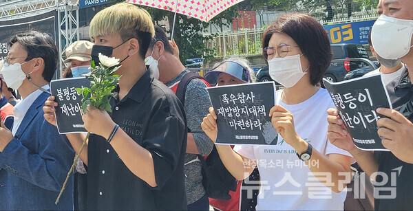 16일 오전 서울 용산 대통령 집무실 앞에서 열린 ‘폭우참사로 희생된 주거취약계층 발달장애인 빈곤층 노동자 추모주간 선포 기자회견’. 사진=김동길 기자