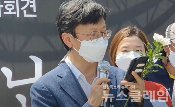 16일 오전 서울 용산 대통령 집무실 앞에서 열린 ‘폭우참사로 희생된 주거취약계층 발달장애인 빈곤층 노동자 추모주간 선포 기자회견’. 사진=김동길 기자