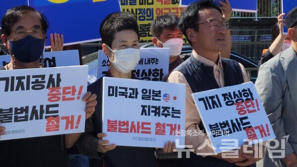 22일 오전 서울 용산 대통령 집무실 앞에서 열린 ‘사드 부지 추가 공여 규탄 성주, 김천 주민 상경 기자회견’. 사진=김성훈 기자
