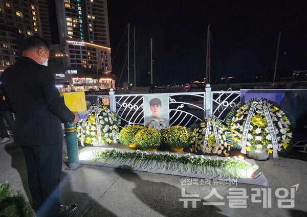 6일 오후 서울과 용산에서 진행된 고 홍정운 현장실습생 1주기 추모 촛불 집회. 사진=특고노조