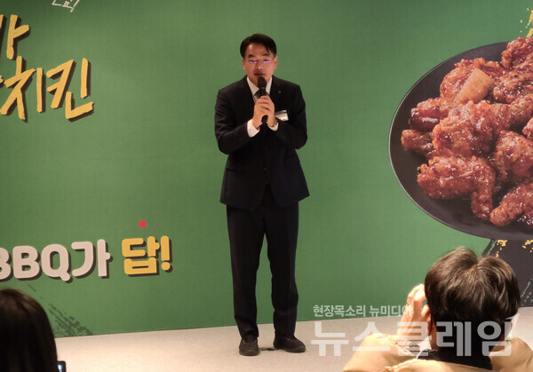 정승욱 제너시스BBQ 대표이사가 7일 BBQ치킨 서울 종로LCK점에서 열린 신제품 출시 기념 기자간담회에서 인사말을 하고 있다. 사진=박규리 기자