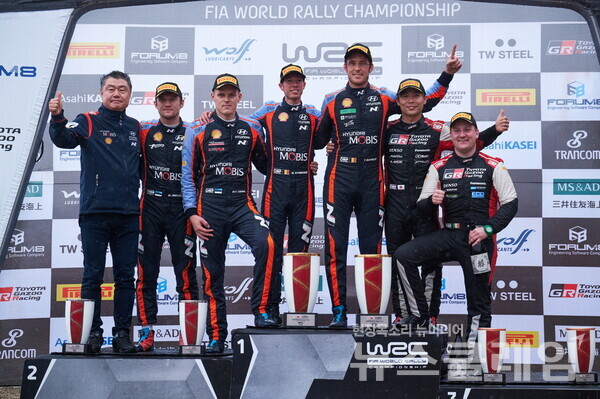 '2022 월드랠리챔피언십' 일본 랠리에서 포디움에 오른 선수들의 모습. 사진=현대자동차