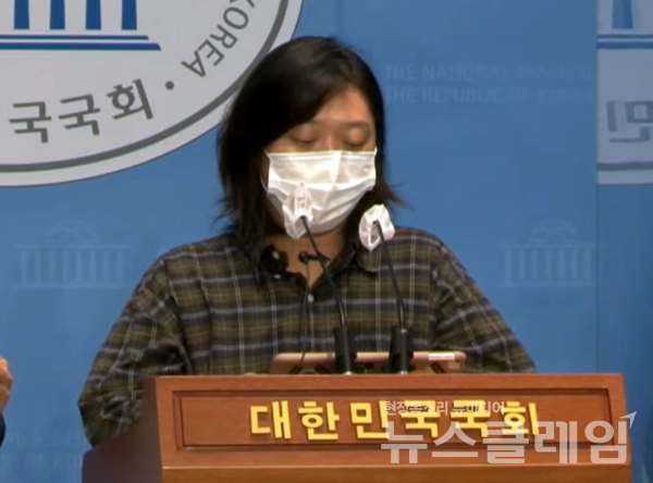 발언하는 지수 민달팽이유니온 위원장