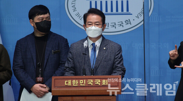 발언하는 더불어민주당 이용빈 국회의원. 사진=민족문제연구소