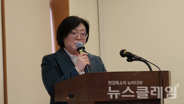 6일 오전 서울 중구 프란치스코교육회관에서 열린 ‘안전운임제 관련 화물파업의 올바른 해결을 촉구하는 사회원로와 각계 대표 기자회견’. 사진=김성훈 기자