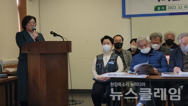 6일 오전 서울 중구 프란치스코교육회관에서 열린 ‘안전운임제 관련 화물파업의 올바른 해결을 촉구하는 사회원로와 각계 대표 기자회견’. 사진=김성훈 기자