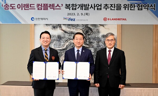 (왼쪽부터)윤성대 ㈜이랜드리테일 대표, 유정복 인천시장, 김진용 인천경제청장. 사진=이랜드리테일