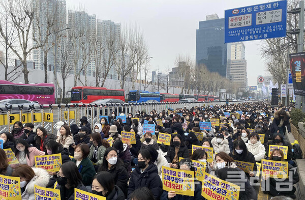 12일 오후 서울 용산 대통령실 앞에서 열린 '윤석열식 유보통합 전면 철회 위한 전국교사결의대회'. 사진=전교조