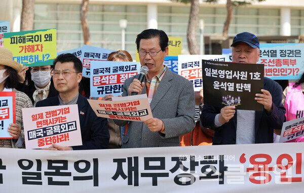 21일 오전 광주 서구 치평동 광주시의회 평화의소녀상 앞에서 열린 '한일정상회담 결과 대한 입장발표'. 사진=일제강제동원시민모임