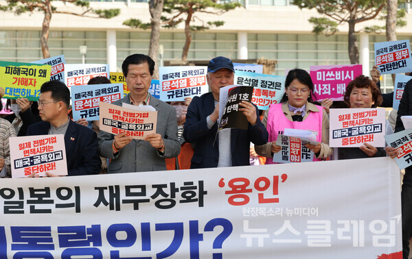 21일 오전 광주 서구 치평동 광주시의회 평화의소녀상 앞에서 열린 '한일정상회담 결과 대한 입장발표'. 사진=일제강제동원시민모임