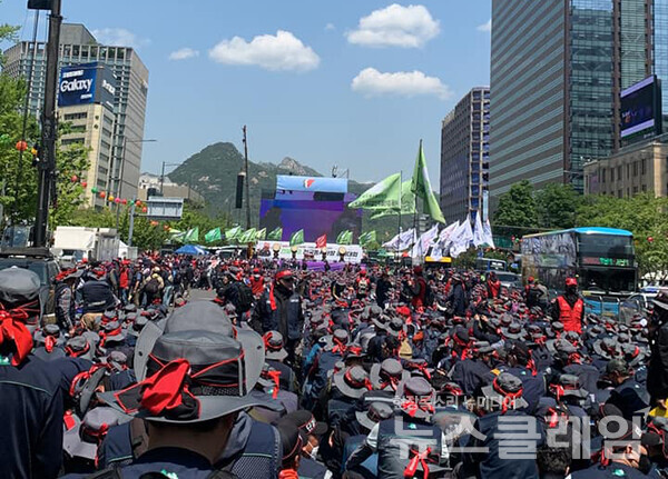 1일 오후 세종대로 동화면세점 앞에서 진행된 건설노조 결의대회