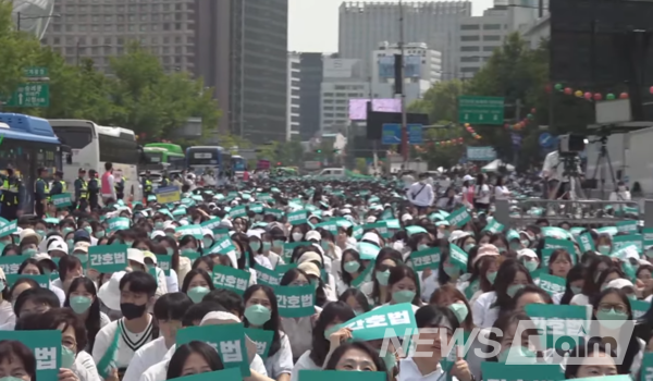 12일 오후 서울 광화문 동화면세점에서 열린 '2022년 국제간호사의 날 결의대회'. 사진=대한간호협회