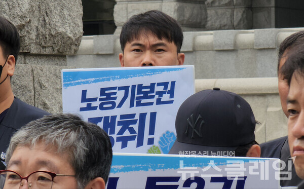 7일 오전 서울 종로구 헌법재판소 앞에서 열린 '노동3권 침해하는 교섭창구단일화 제도 위헌 결정 촉구, 노조할 권리 보장' 기자회견. 사진=김성훈 기자