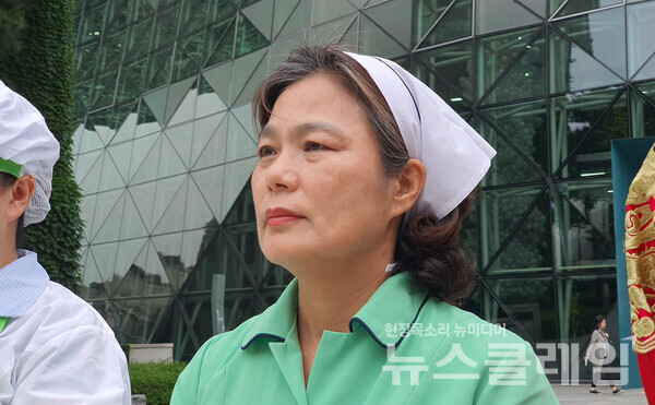 8일 오전 서울시청 앞에서 열린 '6월 최저임금 투쟁 선포 기자회견'. 사진=전국교육공무직본부