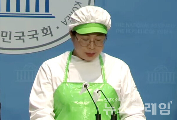 발언하는 정경숙 교육공무직본부 부본부장