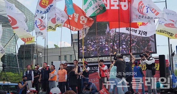 13일 오후 서울시의회 앞 세종대로에서 열린 '제36차 6.13정신계승 전국노점상대회'. 사진=김옥해 기자