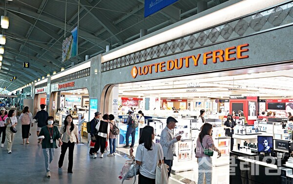 롯데면세점 김해공항점 매장 전경. 사진=롯데면세점