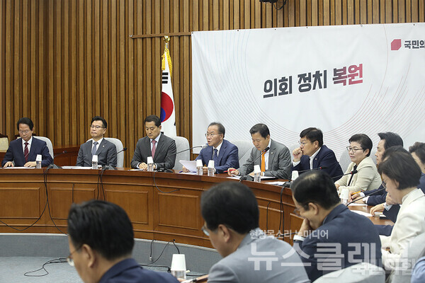 국민의힘 윤재옥 원내대표가 27일 서울 여의도 국회에서 열린 원내대책회의에서 모두 발언을 하고 있다. 사진=국민의힘