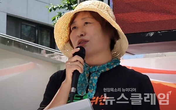 7일 오전 서울 광화문 정부서울청사 후문에서 진행된 '교사-학부모에게 책임 전가하는 교육부 규탄 기자회견'. 사진=김성훈 기자