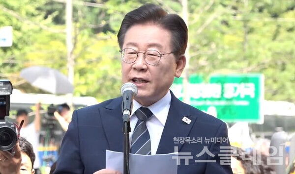 더불어민주당 이재명 대표가 백현동 특혜개발 의혹과 관련해 피의자 신분으로 조사를 받기 위해 17일 오전 서울중앙지검 앞에서 조사실로 들어가기 전 입장을 밝히고 있다. 사진=더불어민주당