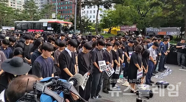 4일 오후 서울 여의도 국회 앞에서 열린 '9·4 공교육 멈춤의 날 및 전국 추모집회'. 사진=김성훈 기자