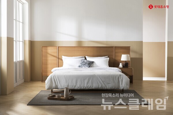 롯데홈쇼핑이 추석 연휴를 앞두고 판매하는 프리미엄 침실 가구 '흙표흙침대'. 사진=롯데홈쇼핑